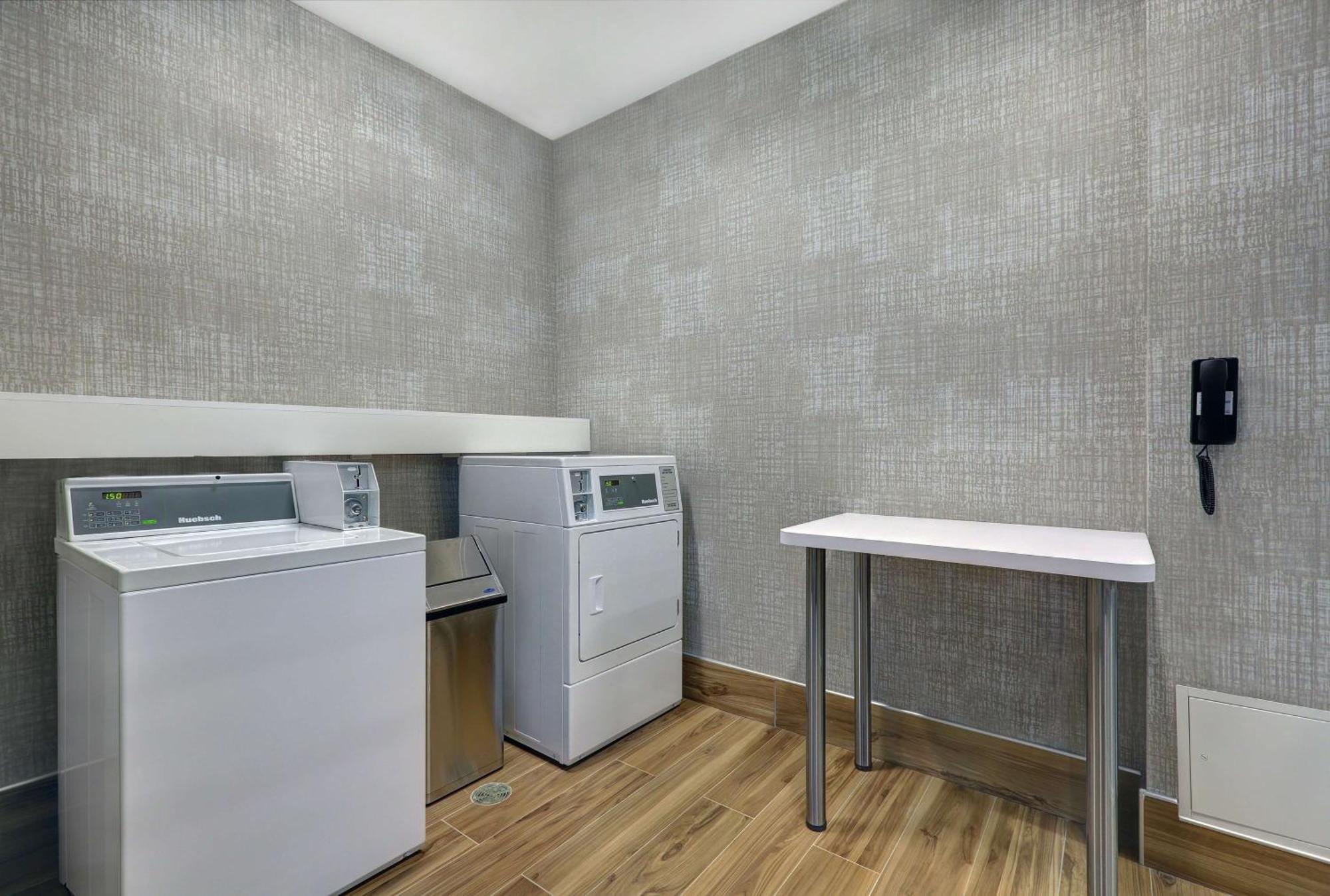 Hampton Inn Peterborough Luaran gambar